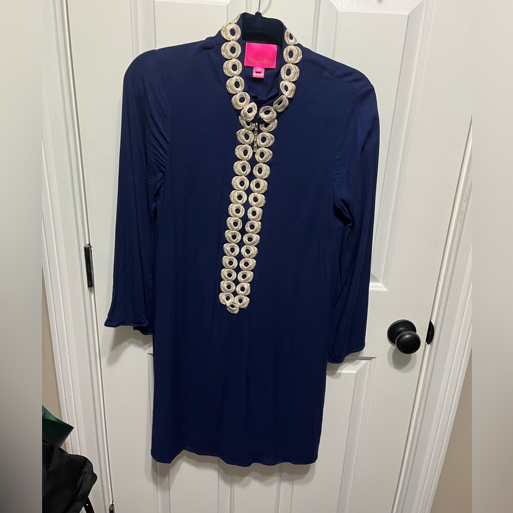 Fabulous navy Lily Pulitzer dress with gold details. In perfect condition!